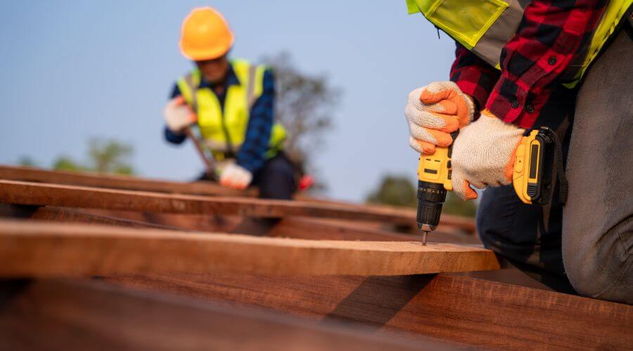 Professional gutter cleaning in Lake Hughes, CA